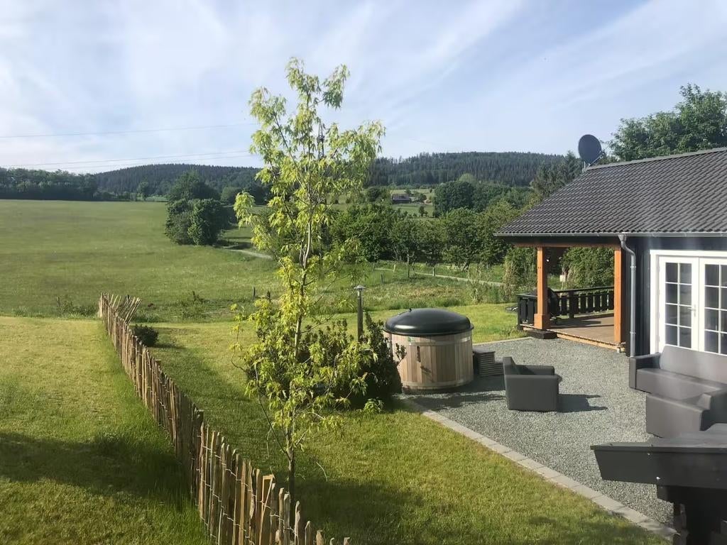 Lodge (8-10 pers) hottub, trampoline en omheinde tuin, 4 of meer slaapkamers, Overige typen, Landelijk, Sauerland