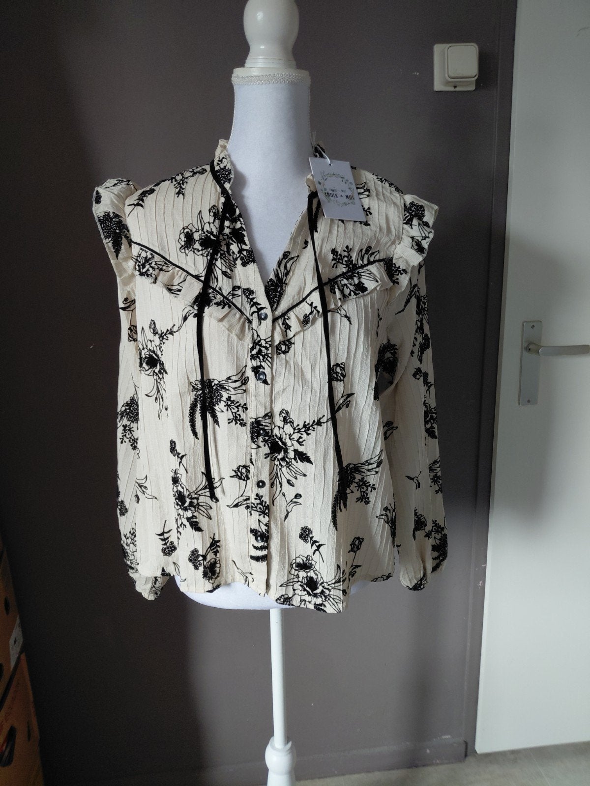 Indie + Moi Prisca Blouse Ecru met Zwarte Bloemen Maat T1, Kleding | Dames, Indie + Moi, Ophalen of Verzenden