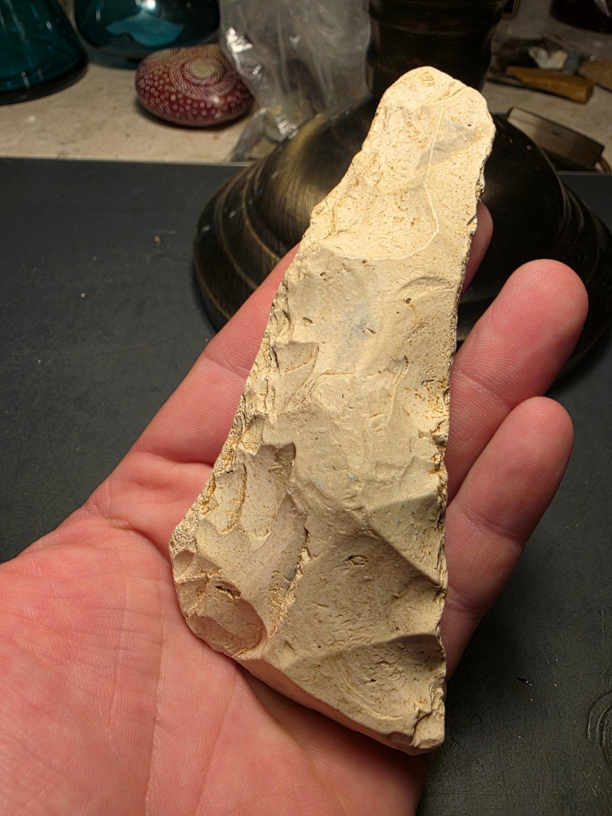 Prehistorische vuistbijl / hakbijl - Oude verzameling, Ophalen of Verzenden, Gebruikt