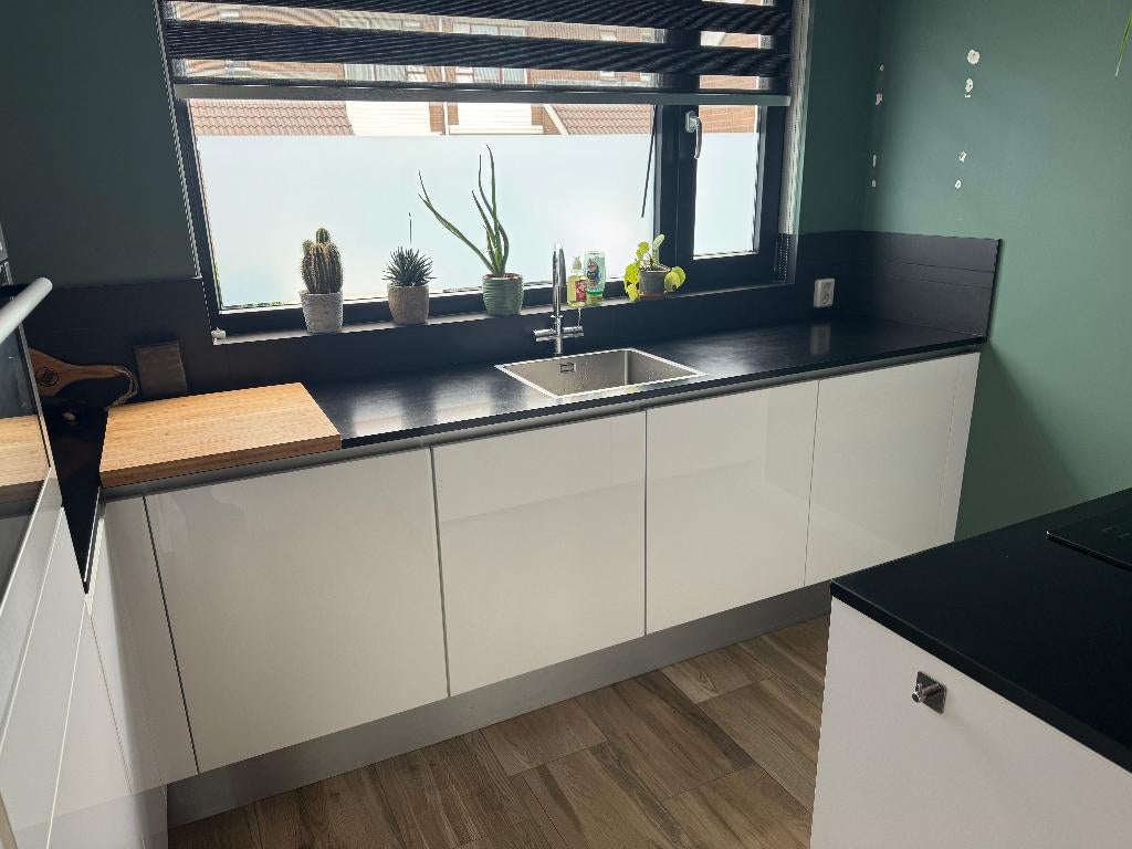 Witte, greeploze, hoogglans keuken met kookeiland, Ophalen, Gebruikt, Wit, Hoekkeuken