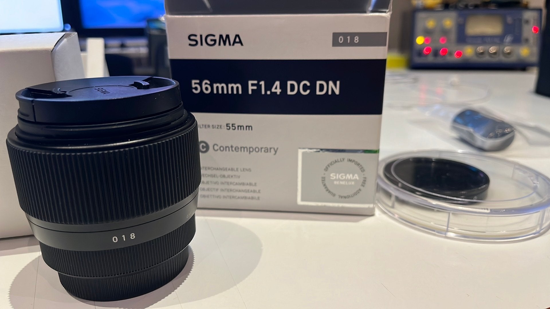 Sigma 56mm F1.4 DC DN MFT met variable ND filter, Ophalen of Verzenden, Zo goed als nieuw, Standaardlens