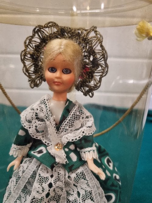-	Pop vintage kledendracht plastic, Ophalen of Verzenden, 'T Olde Gre-j, Info@toldegrej.nl, Endepoelstraat 20f Didam