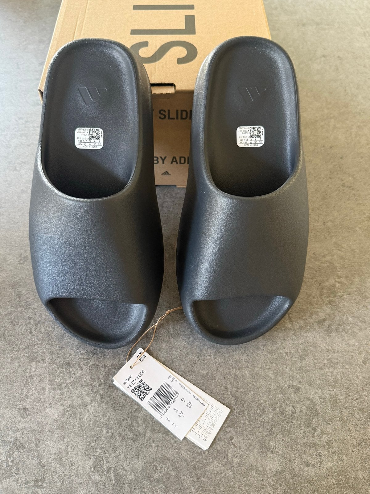Adidas Yeezy Slide Onyx HQ6448 - Maat 43 - Nieuw, Kleding | Heren, Schoenen, Slippers, Zwart, Nieuw, Ophalen of Verzenden