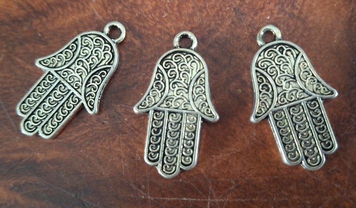 3 st. zilverkleur bewerkte bedels Fatima's hand. 25,7x15 mm, Ophalen of Verzenden, Nieuw, Bedel