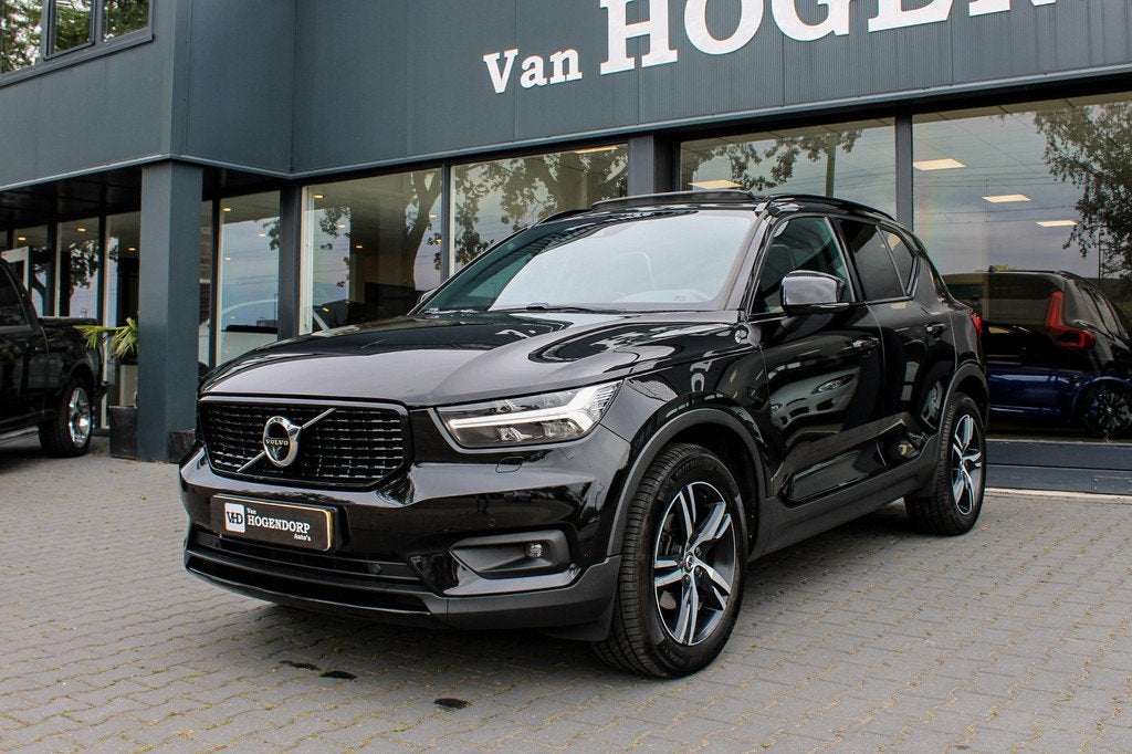 Volvo XC40 1.5 T2 R-Design / Pano / 360cam/H&K/Trek.hk, 1525 kg, Gebruikt, 129 pk, Leder en Stof