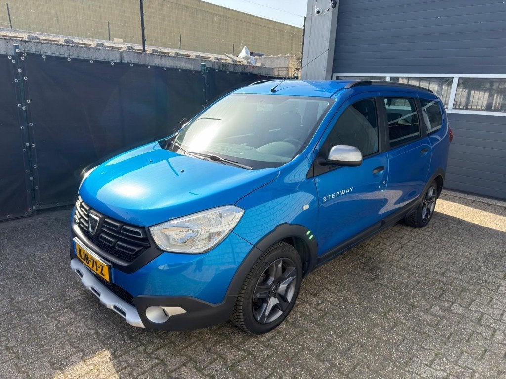 Dacia Lodgy Stepway - 1.2 Benzine - 2017, Auto's, Voorwielaandrijving, USB, Handgeschakeld, Euro 6