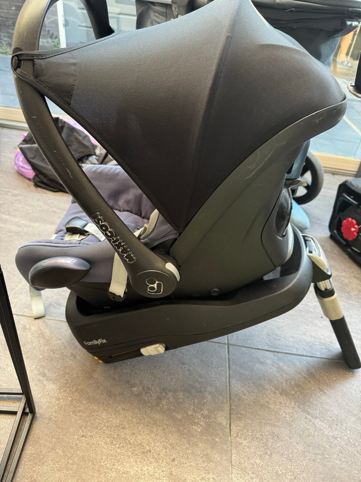 Maxi Cosi Autostoel met FamilyFix en steunpoot, Kinderen en Baby's, Autostoeltjes, Ophalen, Zo goed als nieuw, Isofix, 0 t/m 13 kg