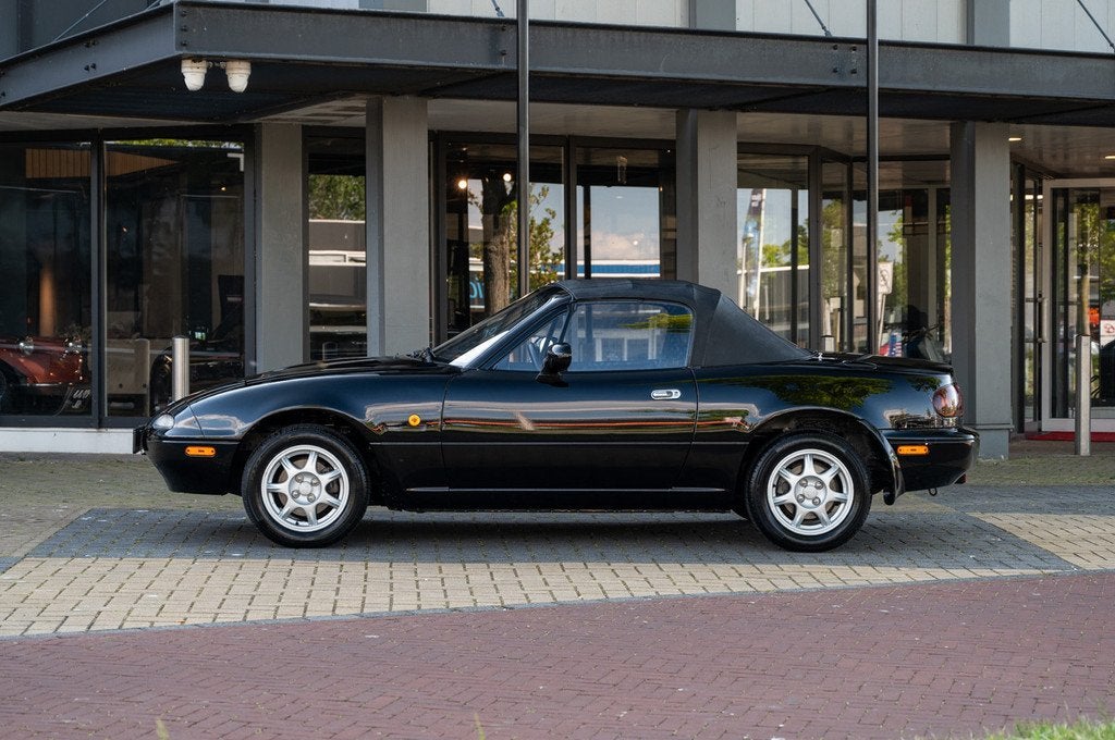 Mazda MX-5 1.8i ( NA ) (bj 1995), Zwart, Cabriolet, 1840 cc, Zwart