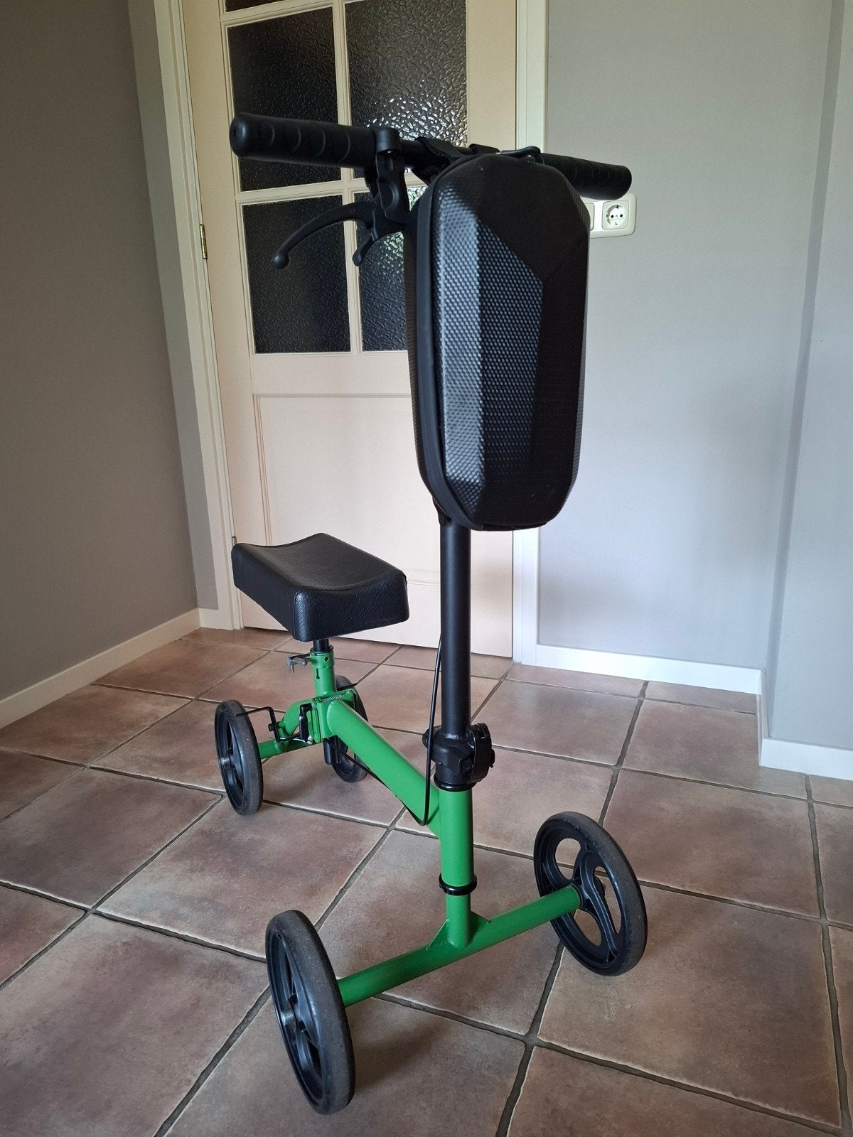 groene knie step / scooter met stuurtas, Diversen, Ophalen of Verzenden, Zo goed als nieuw