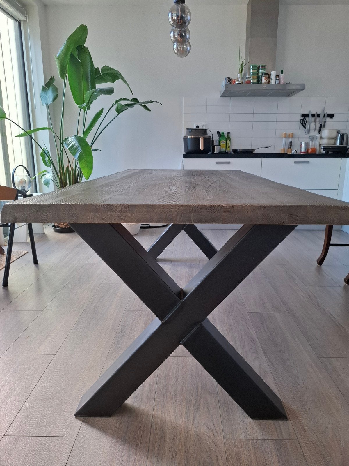 Massief boomstam eettafel 200cm – donker eiken – industrieel, Huis en Inrichting, Tafels | Eettafels, Ophalen, Rechthoekig, 200 cm of meer