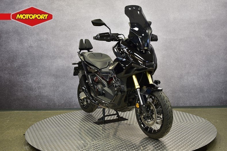 Honda X ADV (bj 2025), Info@motoportwormerveer.nl, Scooter, Honda Motor Europe, Crystal Bldng B-Unit B11.2 Rivium Blv200
2909 LK  Capelle aan den IJsel, NL