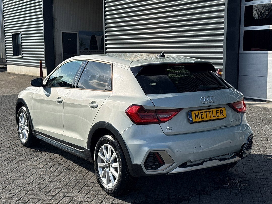 Audi A1 ALLSTREET 1.5 35 TFSI Advanced edition, camera, navi, Auto's, Audi, Dealer onderhouden, Euro 6, 4 cilinders, 150 pk