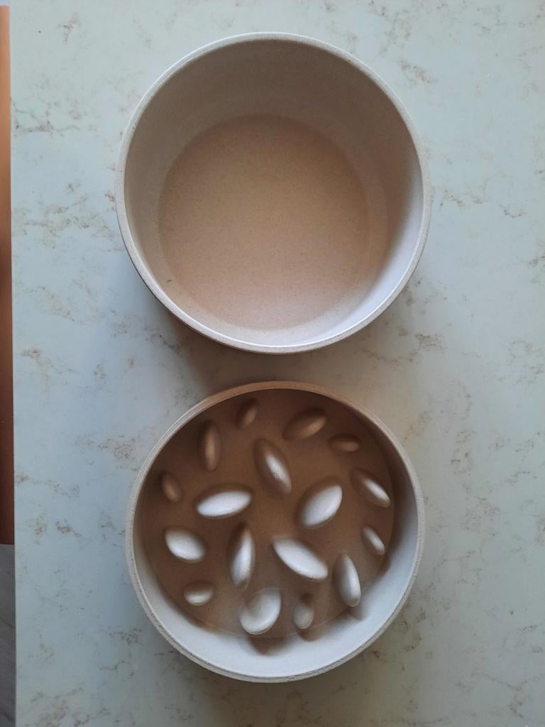 Designed by Lotte hondenvoerbakken beige 17 cm., Dieren en Toebehoren, Hondenvoerbakken en Drinkbakken, Ophalen of Verzenden, Zo goed als nieuw