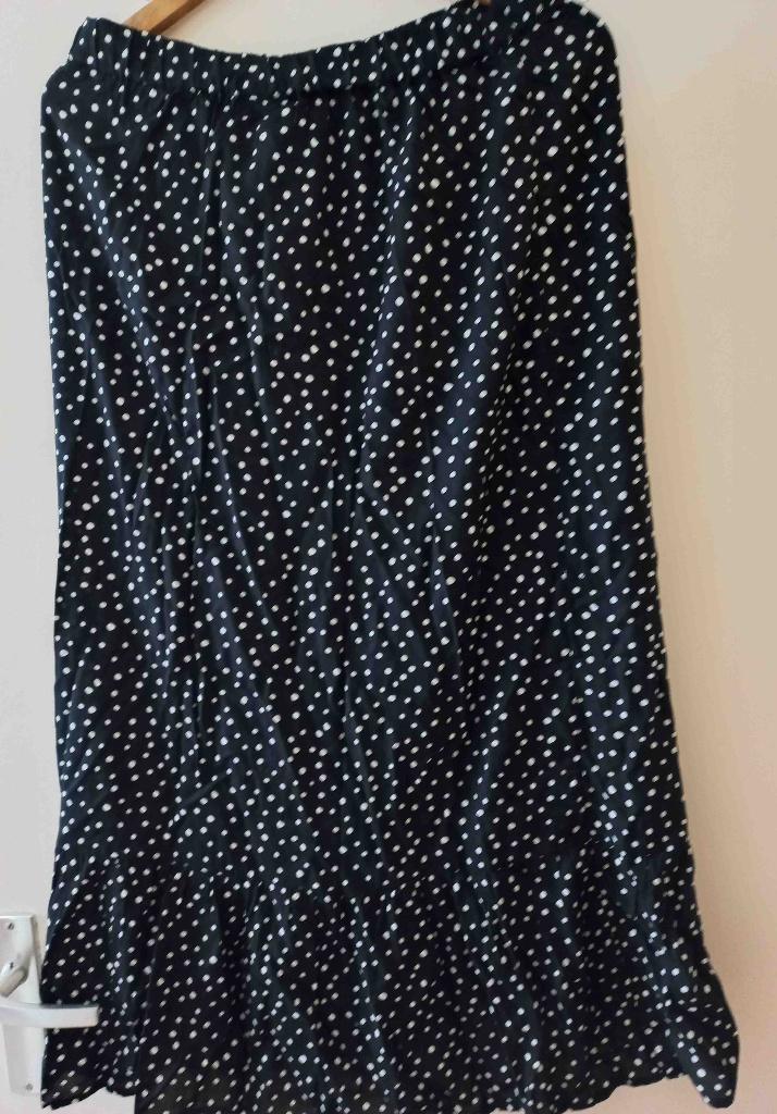 Nieuwe zwarte met witte stippen viscose rok Yessica, Maat 38/40 (M), Nieuw, Ophalen of Verzenden, Onder de knie