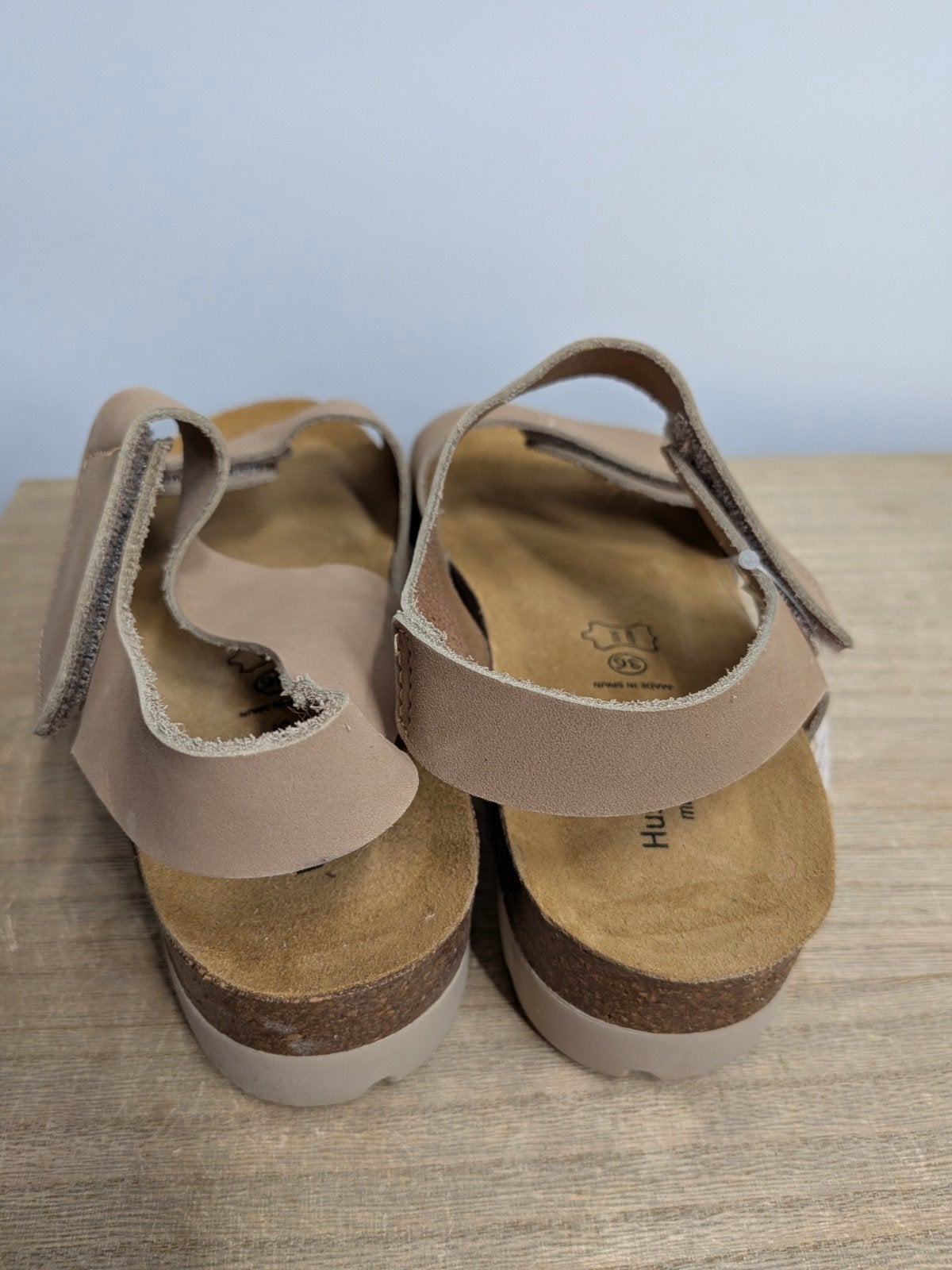 Hush Puppies sandalen maat 36 beige, Hush Puppies Footwear, Wolverine World Wide, Inc., 9341 Courtland Dr NE, Rockford, MI 49351, USA