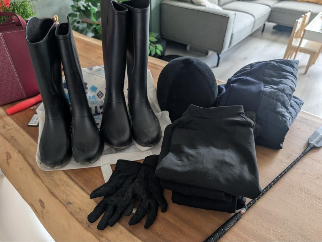 Set paardrijspullen in zeer goede staat / Decathlon, Dieren en Toebehoren, Paardrijkleding, Ophalen, Kinderen, Dressuur, Overige typen