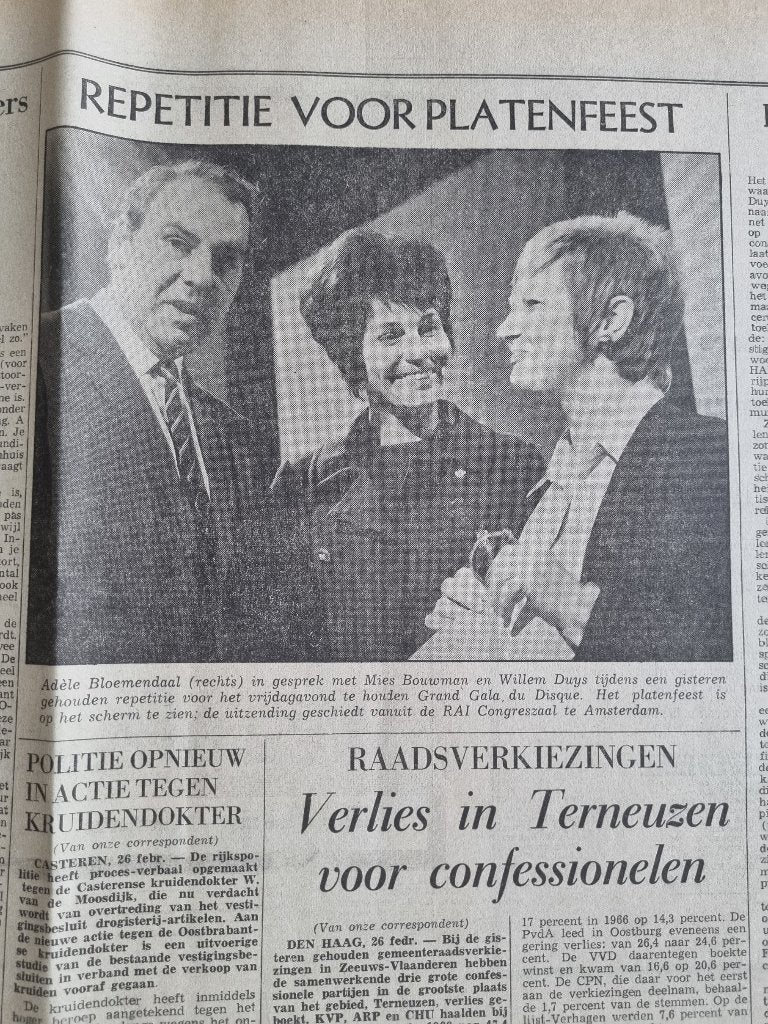 Adèle Bloemendaal bij repetitie Grand Gala du Disque (1970), Verzamelen, Ophalen of Verzenden, 1960 tot 1980, Knipsel(s)