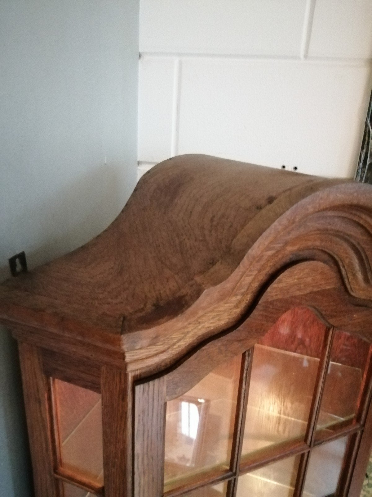 ANTIEKE EIKEN HOUTEN VITRINE + VERLICHTING 68X64X32 CM.
Gewe, Ophalen