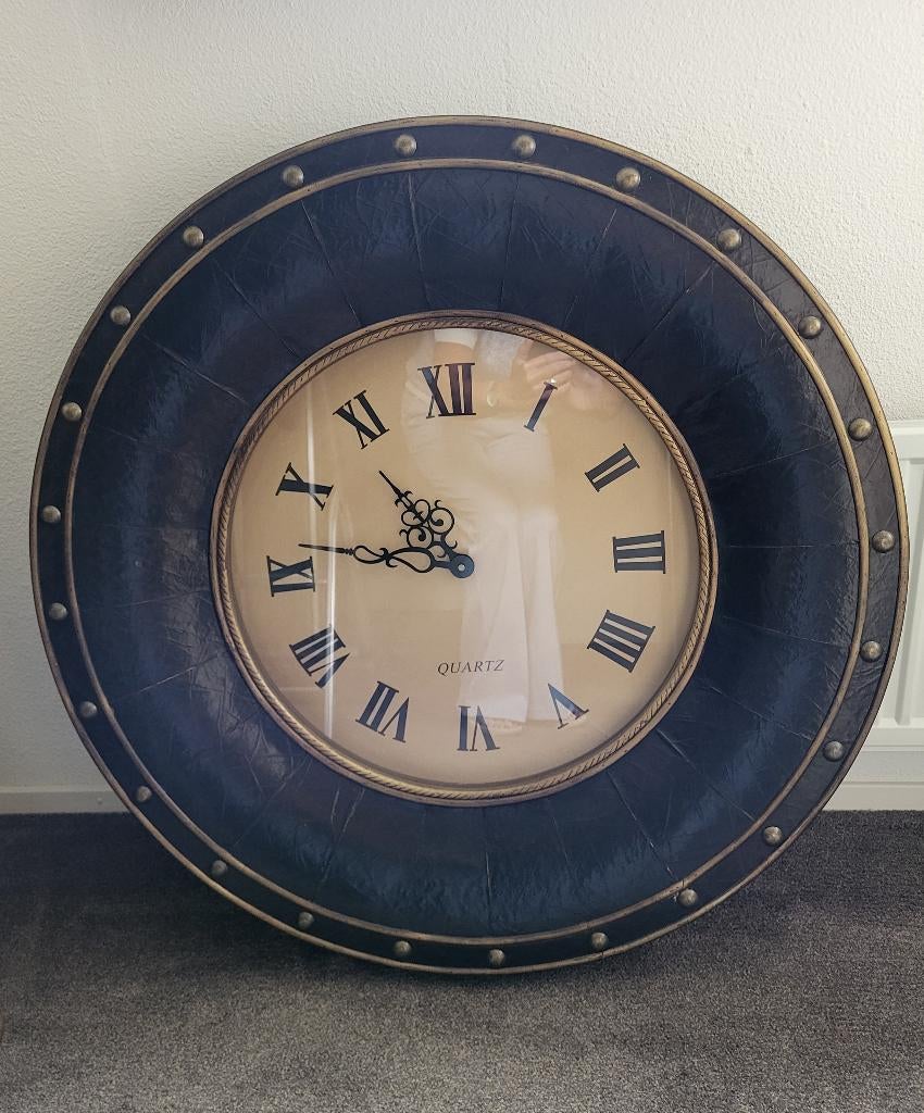 Klok, bruin 80 bij 80 cm, Ophalen, Gebruikt, Analoog, Wandklok