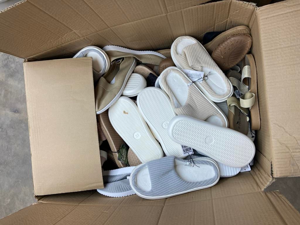 Partij diverse schoenen en pantoffels - Nieuw in doos, ., Beige, Overige typen, Nieuw