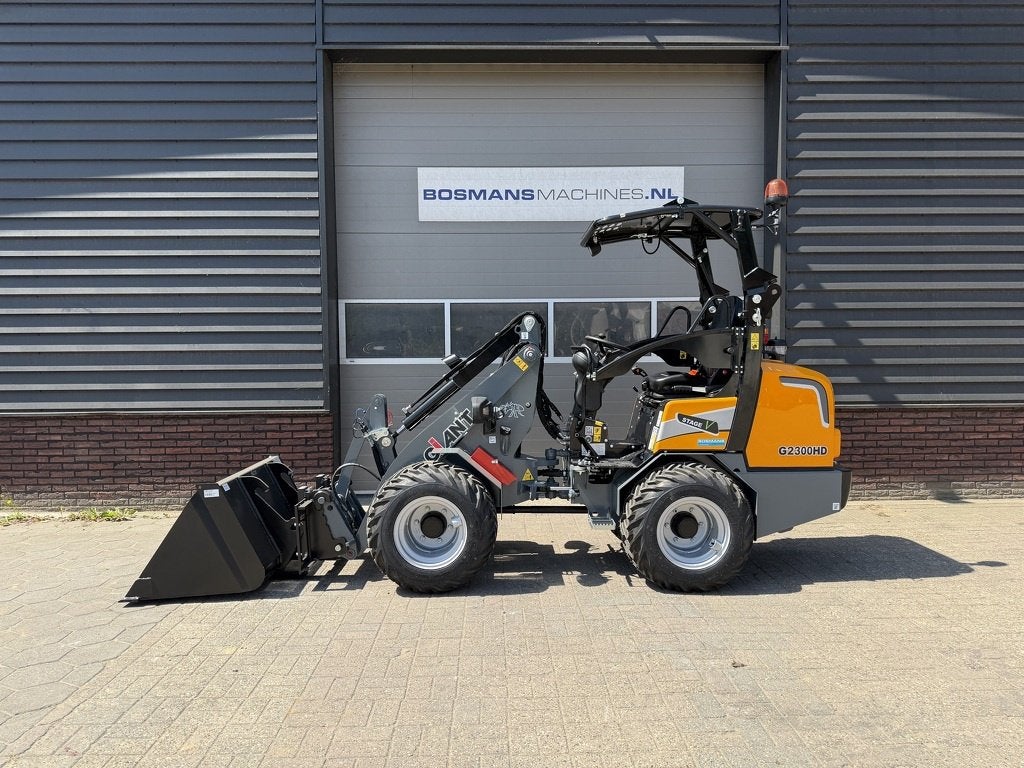 Giant G2300 HD minishovel NIEUW pro-inching, Tobroco, Info@tobroco.nl, Sprendlingenstraat 57
5061 KM  Oisterwijk, NL, Wiellader of Shovel
