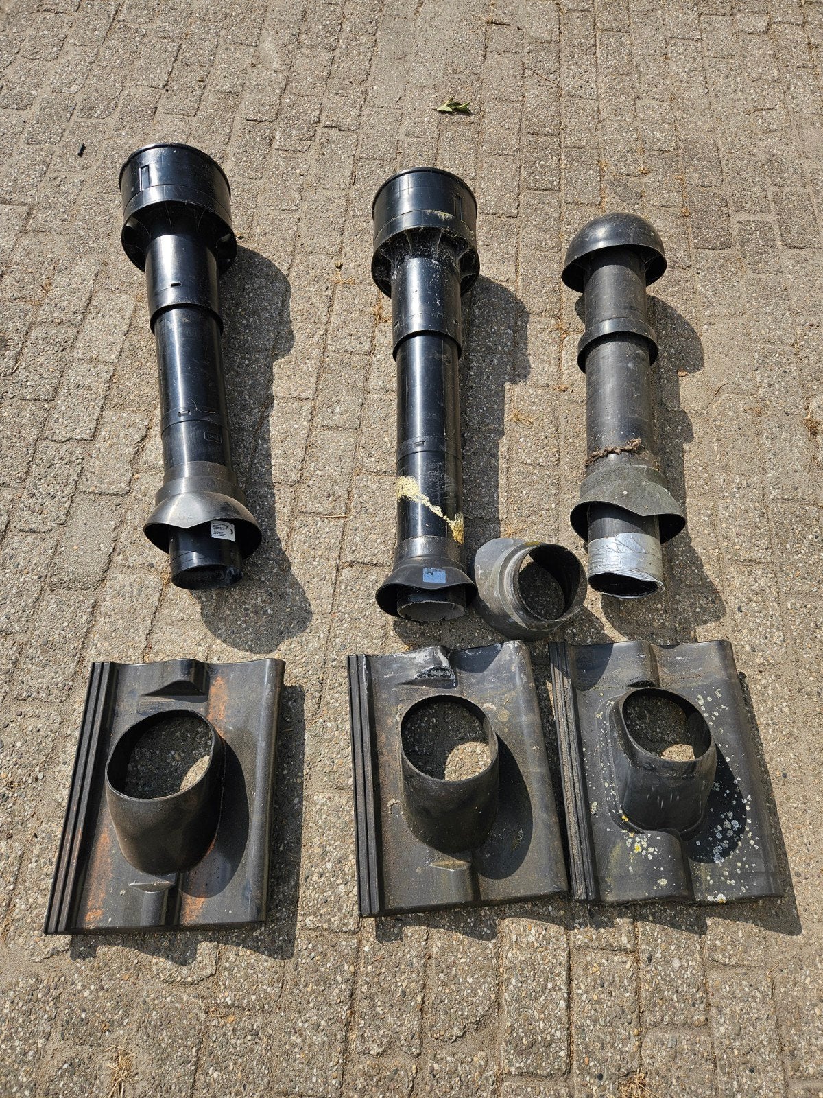 3 stuks Ubbink dakdoorvoer / ontluchting met dakpan, Ophalen, Kunststof, Gebruikt, Zwart