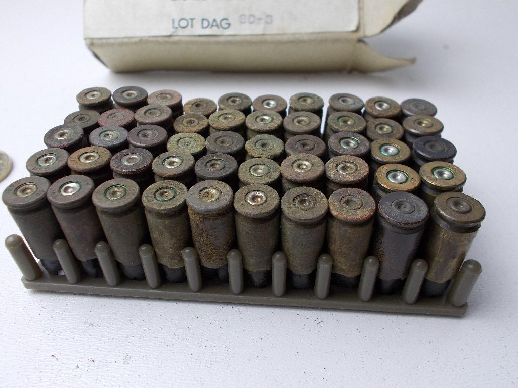 Lege HULZEN 50 STUKS Op houder + Origineel doosje!, Ophalen of Verzenden, Landmacht, Nederland, Hulzen of Bodemvondsten