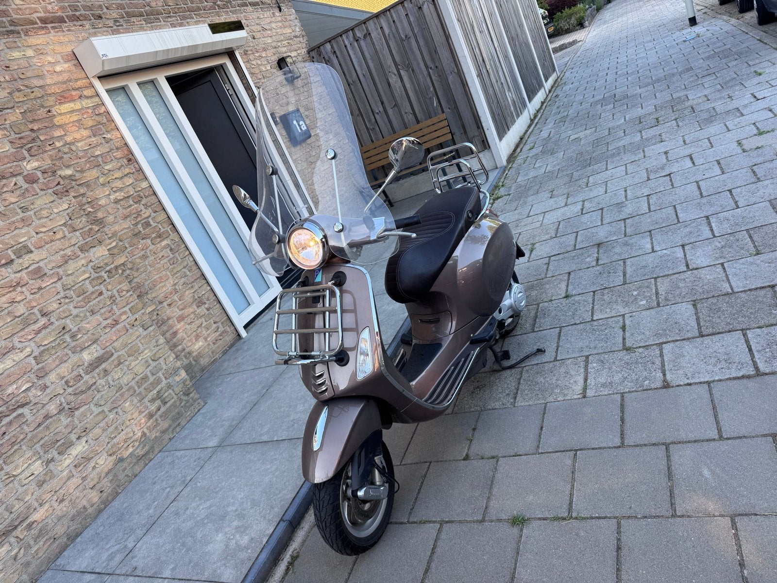 Vespa Primavera lage km-Bruin - Incl-windscherm en rekke, Ophalen, Gebruikt, Benzine, Vespa
