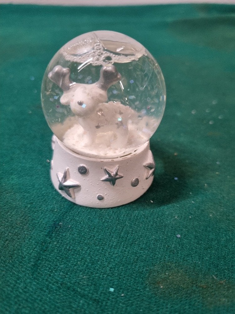 sneeuwbol klein met hert, Diversen, Kerst, Ophalen of Verzenden, 'T Olde Gre-j, Info@toldegrej.nl, Endepoelstraat 20f Didam