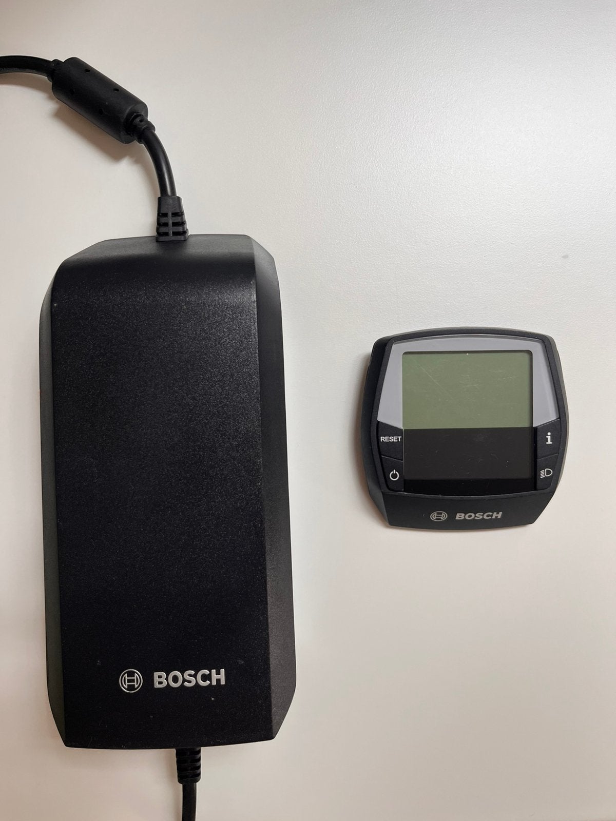 Bosch oplader + fietscomputer Gazelle Ultimate (2021), Fietsen en Brommers, Fietsaccessoires | Fietscomputers, Ophalen of Verzenden