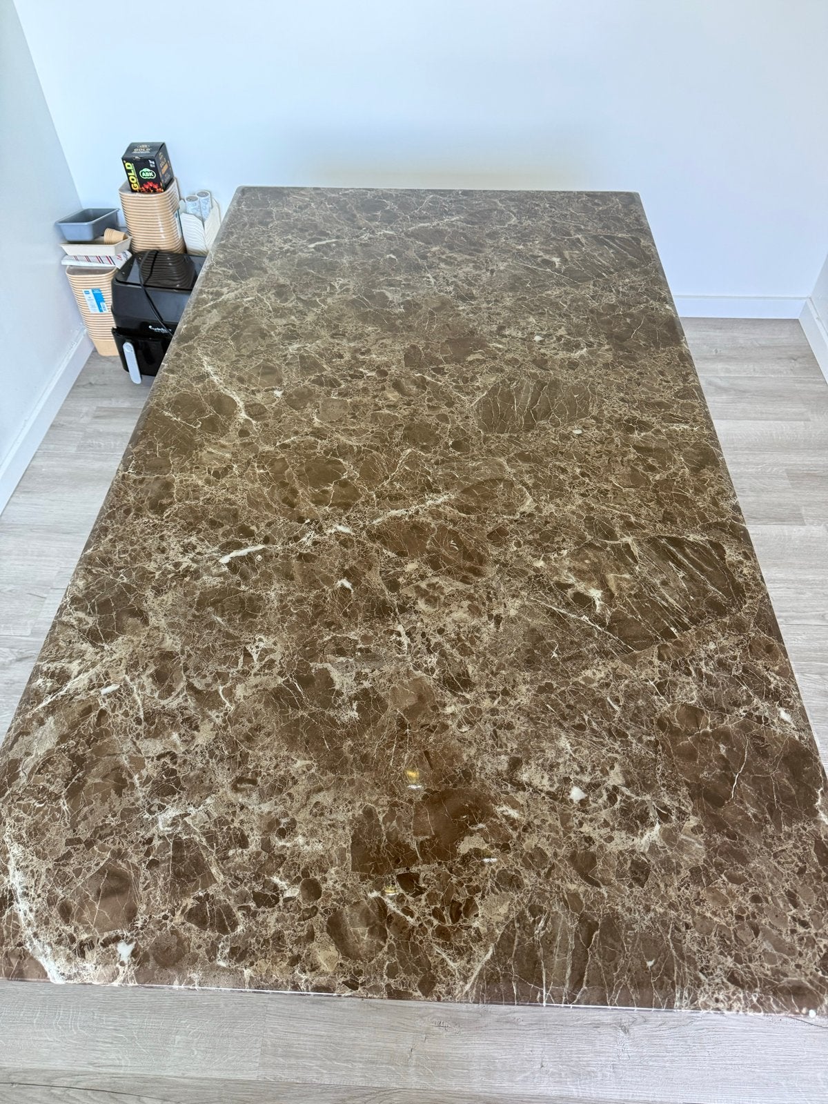Marmeren eettafel met 4 design stoelen en salontafel, Ophalen, Overige materialen, Gebruikt, 100 tot 150 cm