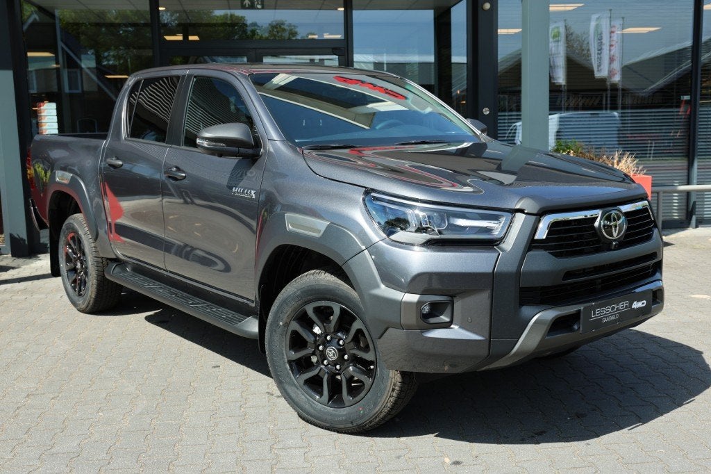 Toyota HILUX 2.8 D-4D DUBBEL CABIN 48V HYBRIDE INVINCIBLE A/, Auto's, Bestelauto's, Automaat, Huisgarantie, Met garantie (alle)