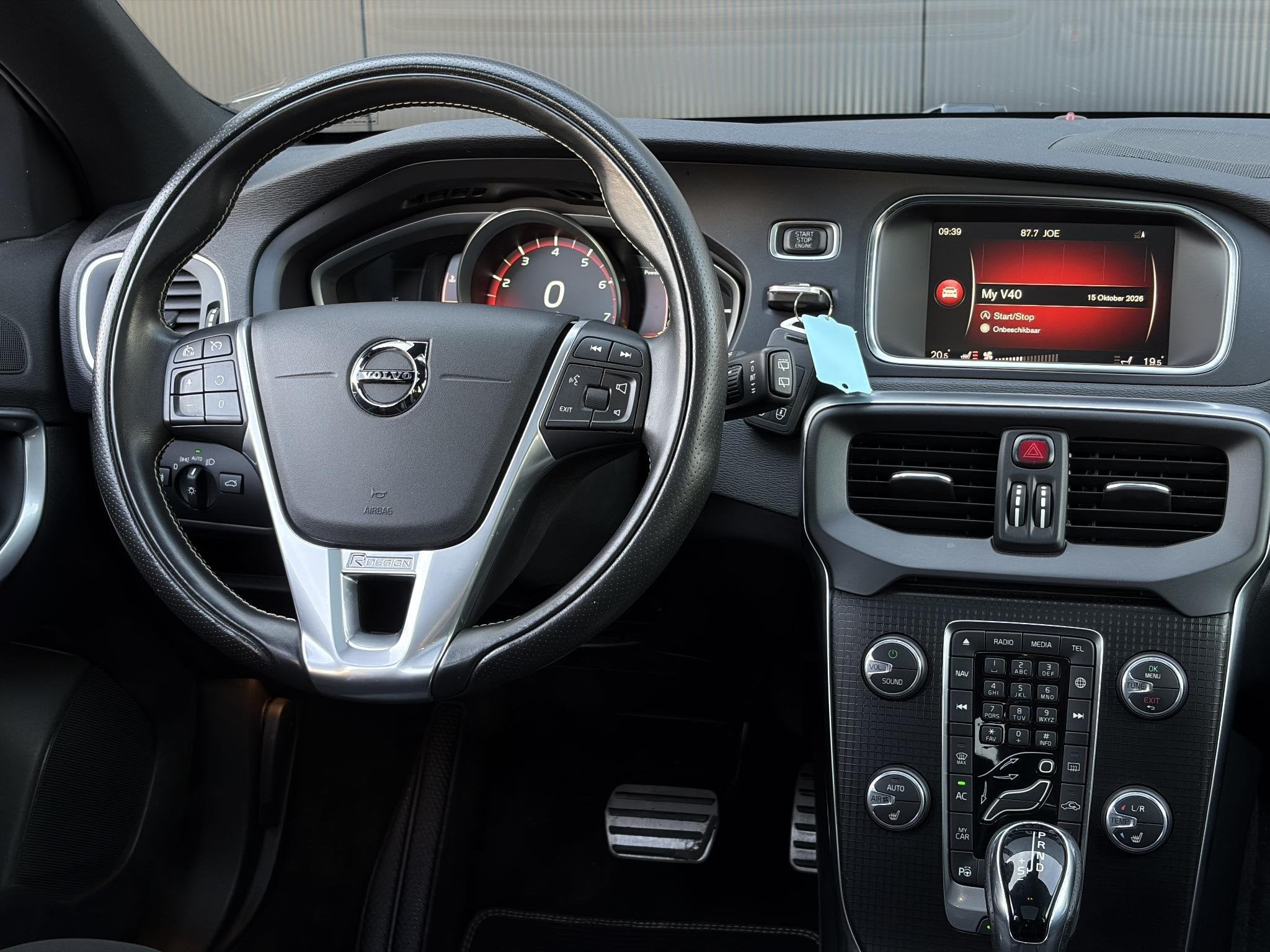 Volvo V40 1.5 T3 Polar+ Sport Panorama dak / parkeersensoren, Auto's, Euro 6, 4 cilinders, 700 kg, Zwart