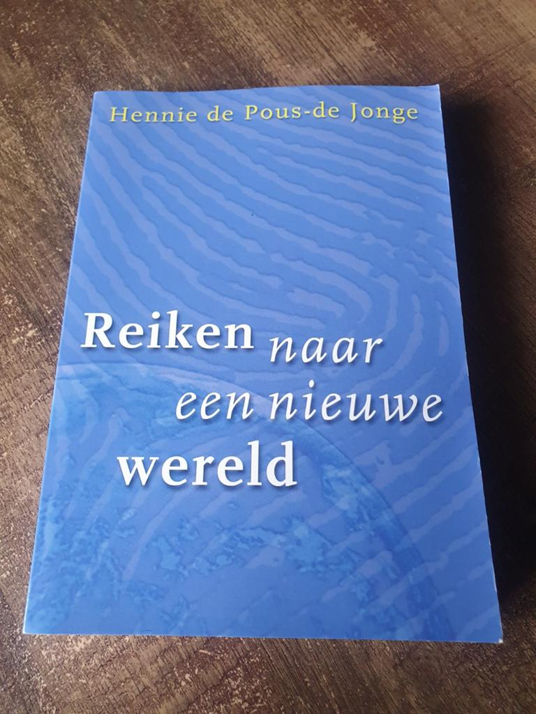 Reiken naar een nieuwe wereld - Hennie de Pous-de Jonge, Ophalen of Verzenden, Zo goed als nieuw, Hennie de Pous-de Jonge, Nederland