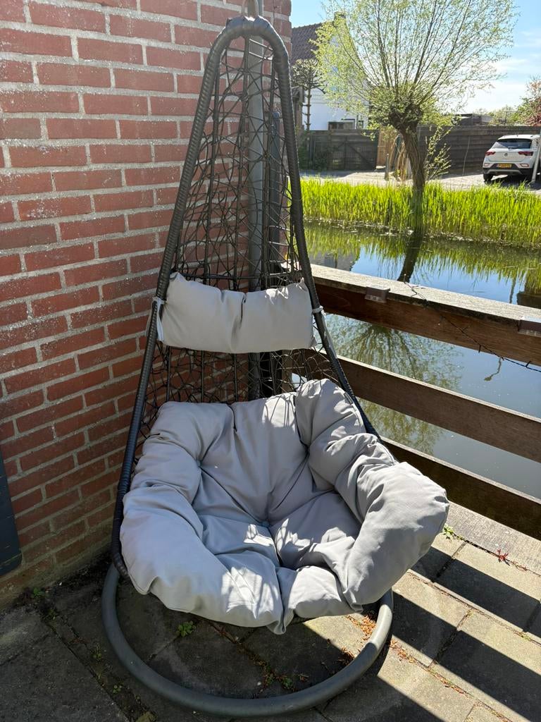 Hangstoel eistoel grijs met kussens, Ophalen, Gebruikt, Metaal