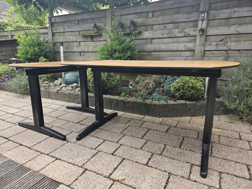 Ahrend in hoogte verstelbaar bureau - 2 maten beschikbaar, Zit-sta bureau, Gebruikt, 140 cm, Ahrend