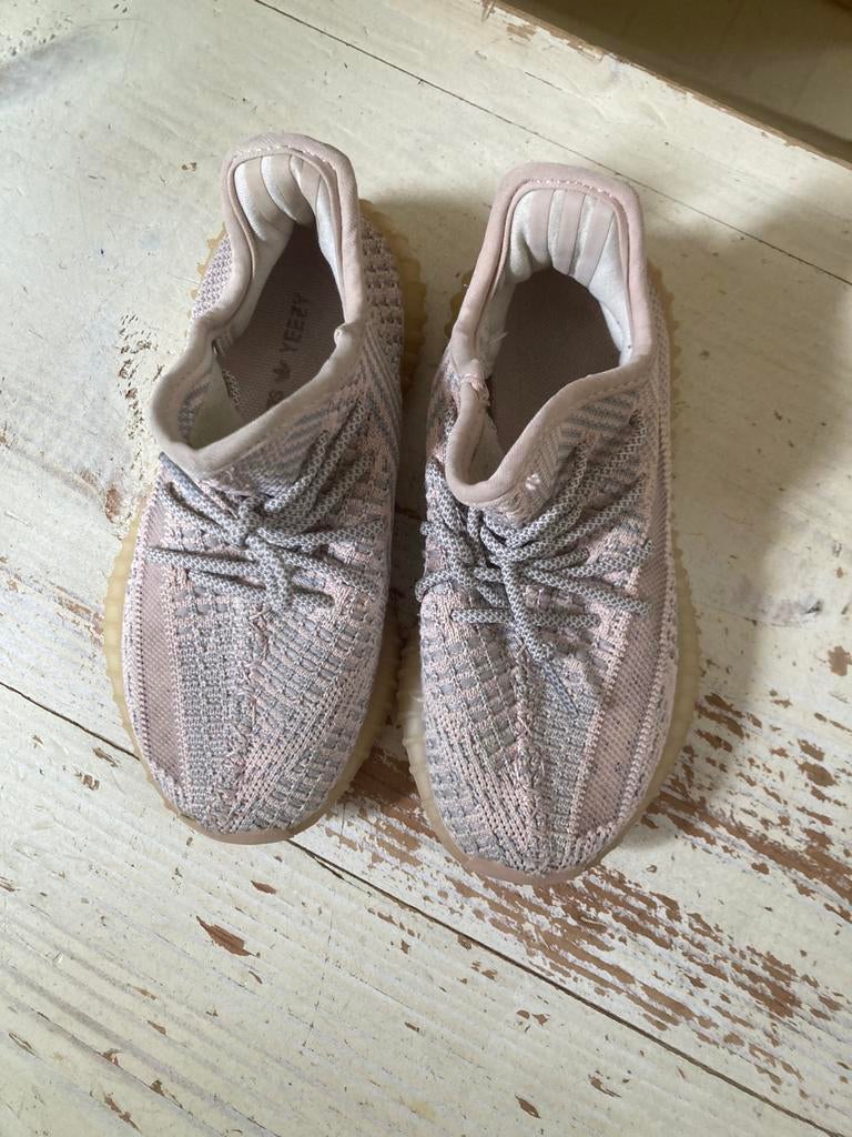 Yeezy boost sneakers maat 32, Kinderen en Baby's, Ophalen of Verzenden, Zo goed als nieuw, Meisje, Laarzen