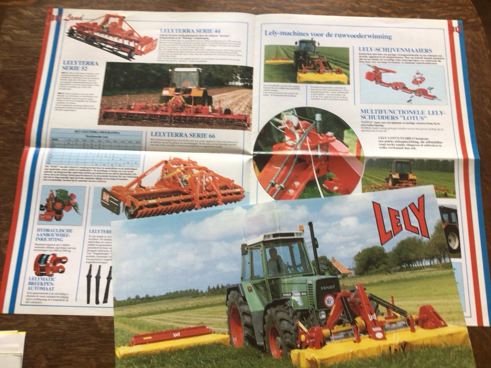 Lely Land krant - Landbouwmachines Catalogus, Ophalen of Verzenden, Gelezen, Folder