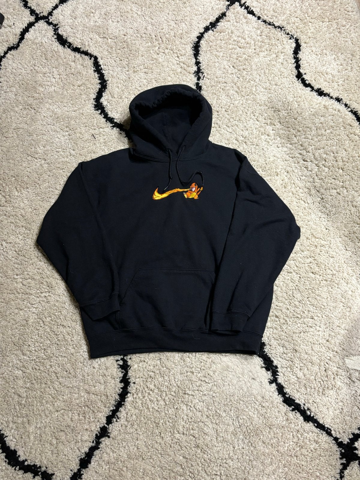 Zwart nike charmander hoodie, Ophalen of Verzenden, Zo goed als nieuw, Zwart