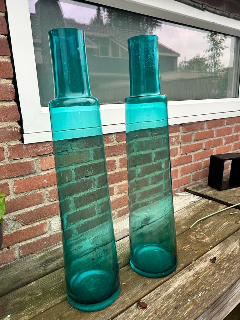 Set van 2 hoge turquoise glazen vazen, Huis en Inrichting, Woonaccessoires | Vazen, Ophalen, Overige kleuren, 75 cm of meer, Glas