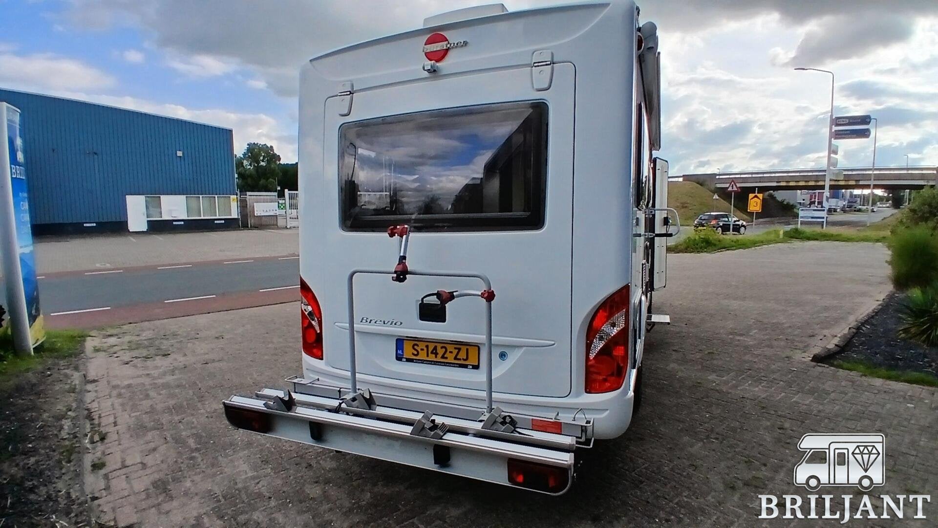 Foto 6 van Bürstner Brevio T-646.. unieke off-grid camper