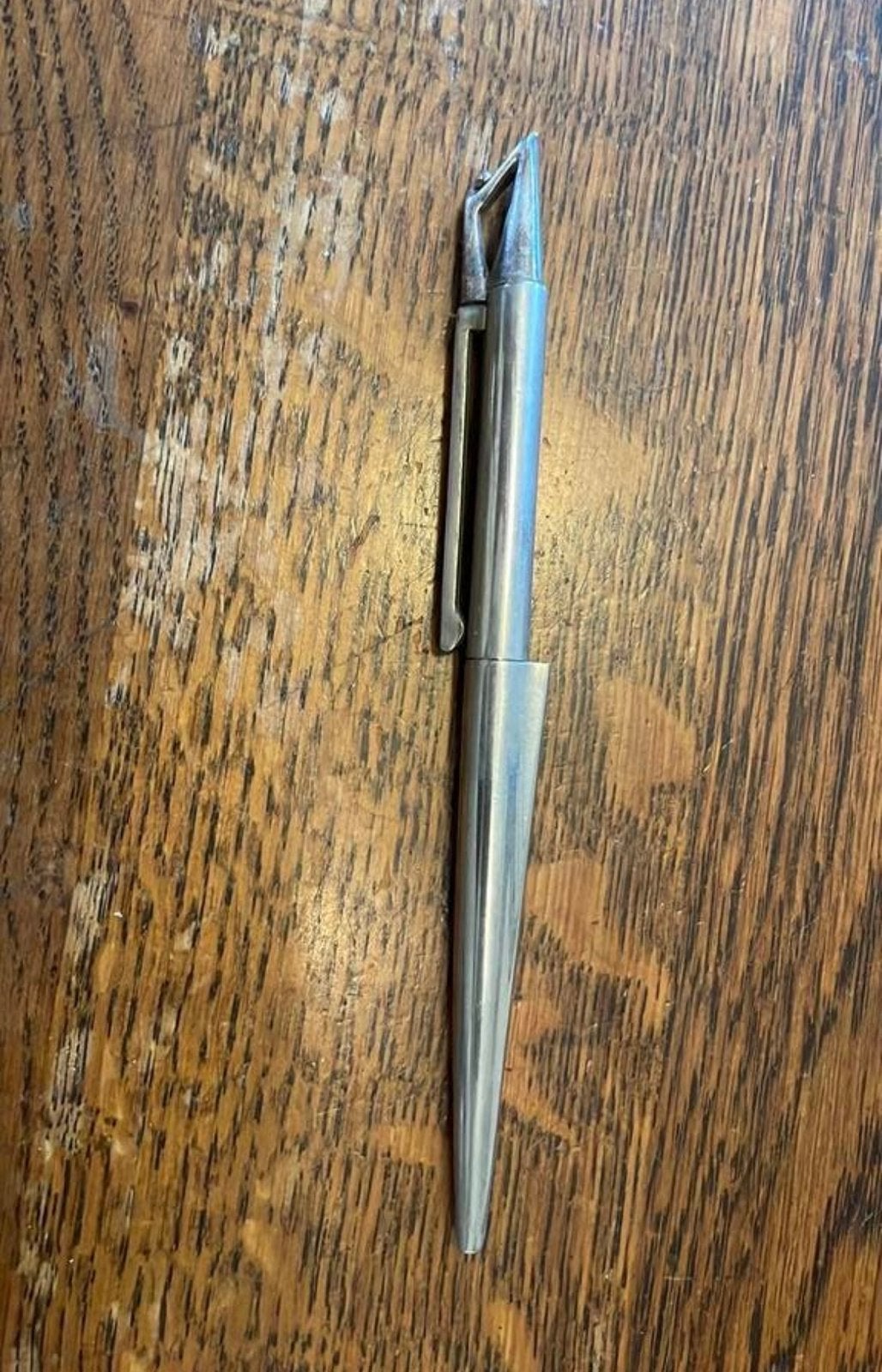 Pen met bijzondere bovenkant  zilverkleurig na draaien pen, Verzamelen, Pennenverzamelingen, Ophalen, Zo goed als nieuw, Balpen