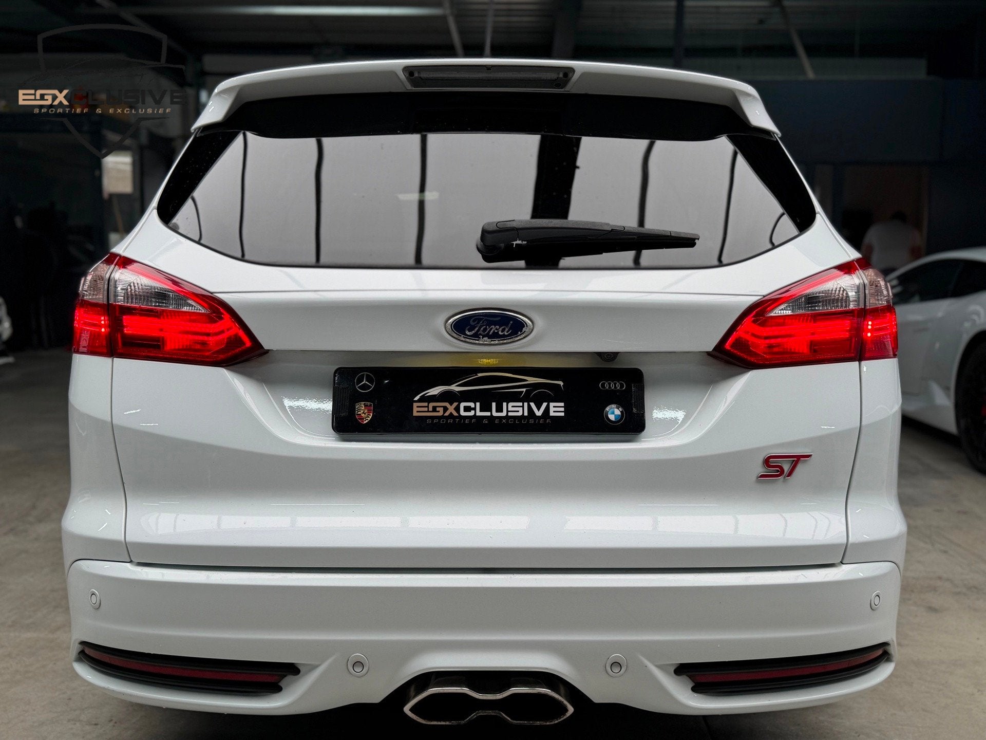 Ford Focus Wagon 2.0 EcoBoost ST-3 CAMERA|STOELVERWARMING|LE, Auto's, Gebruikt, 4 cilinders, Automatische klimaatregeling, Wit
