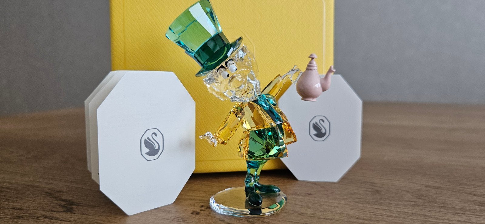 Swarovski Disney Alice In Wonderland Mat Hatter, Ophalen of Verzenden, Nieuw, Figuurtje