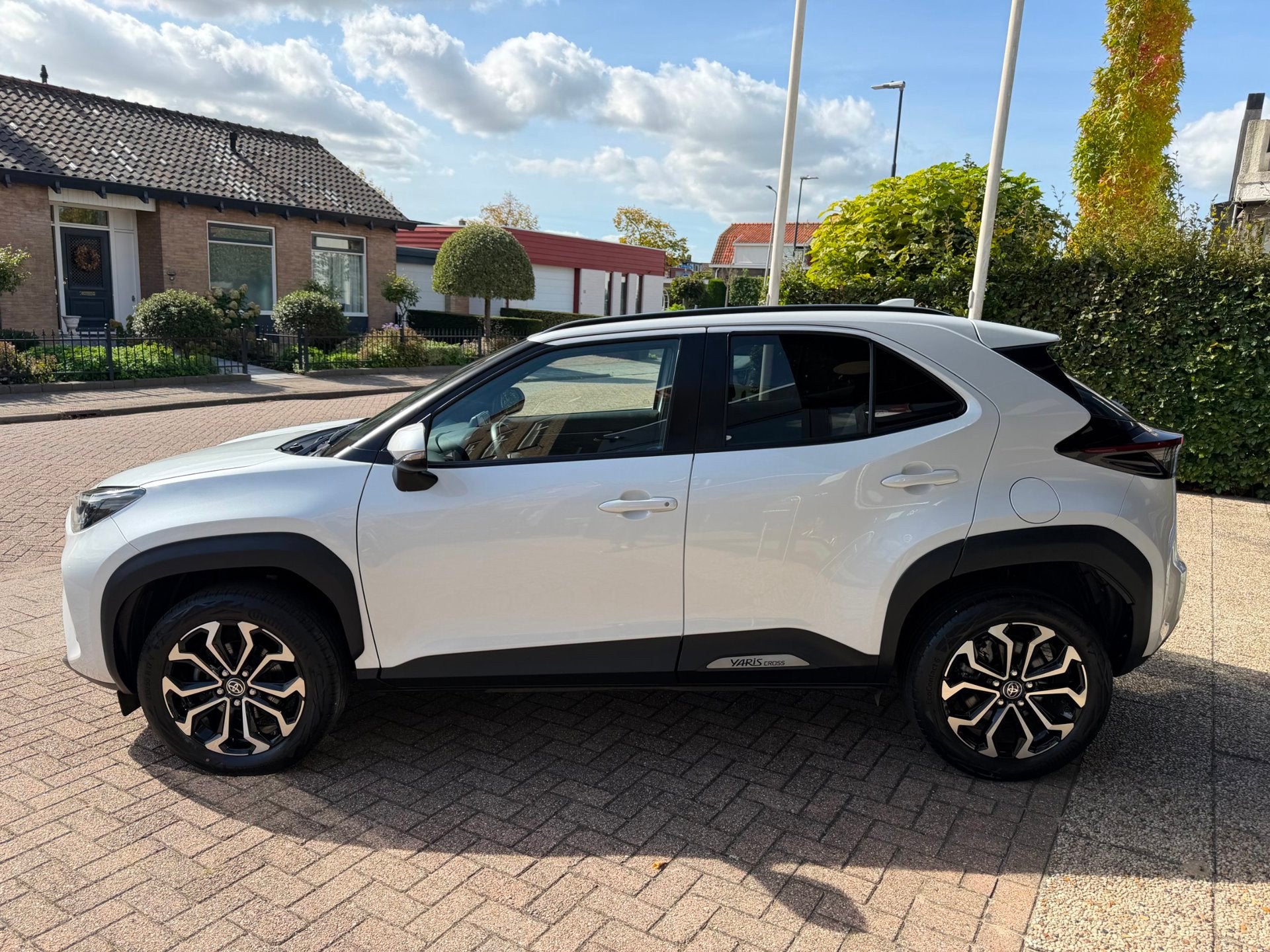 Toyota Yaris Cross 1.5 Hybrid Dynamic|Half Leder|PDC, Dealer onderhouden, Gebruikt, Met garantie (alle), Leder en Stof