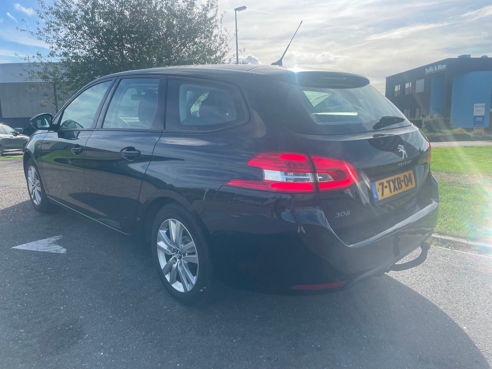 Peugeot 308 SW 2014 * 1.6 BlueHDI Access * EURO 6 * APK *, Voorwielaandrijving, Gebruikt, 4 cilinders, Zwart