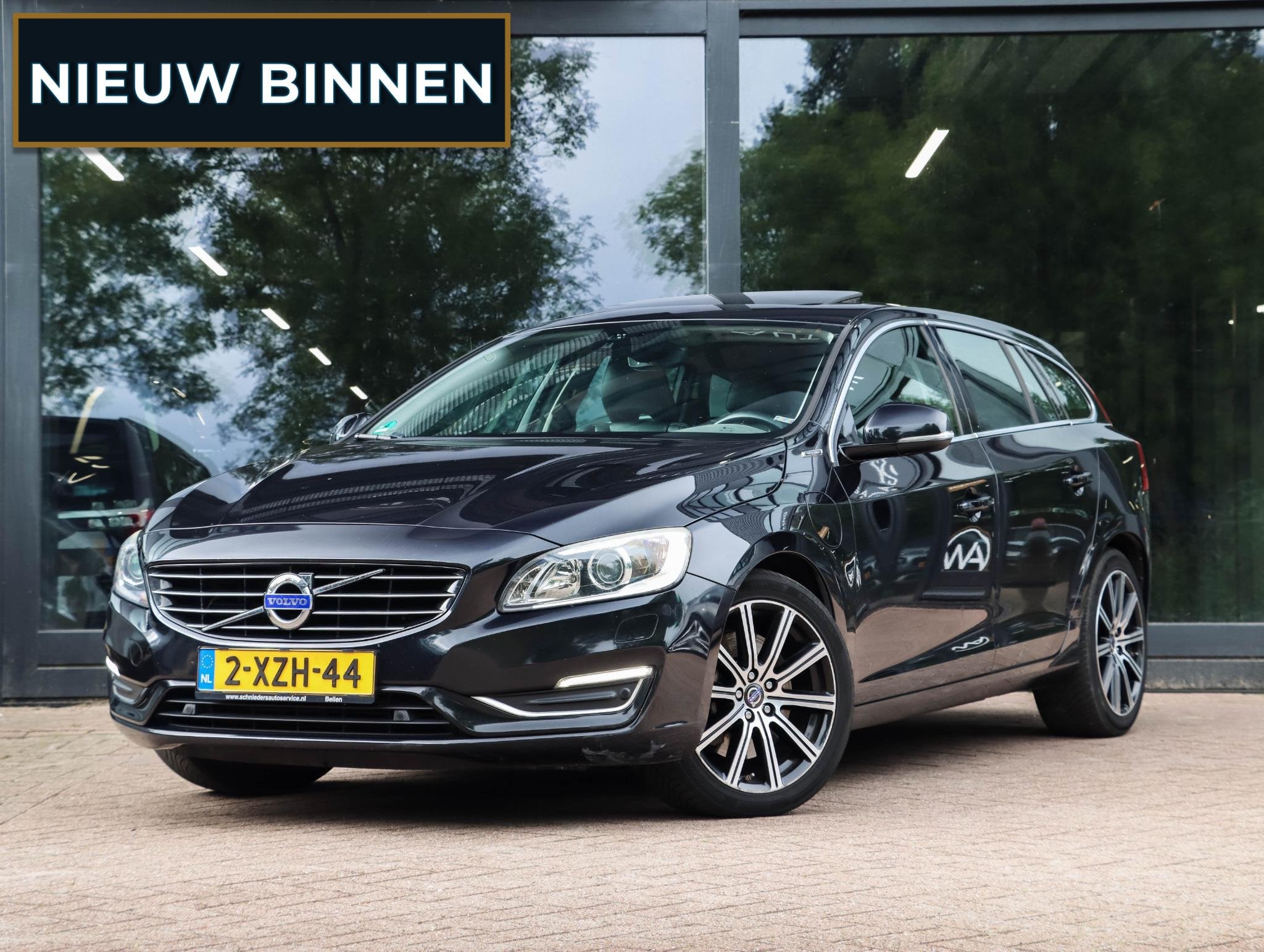 Volvo V60 2.4 D6 AWD Plug-In Hybrid Summum Leer Schuifdak Me, Auto's, Volvo, Automaat, Zwart, Vierwielaandrijving, 212 €/maand