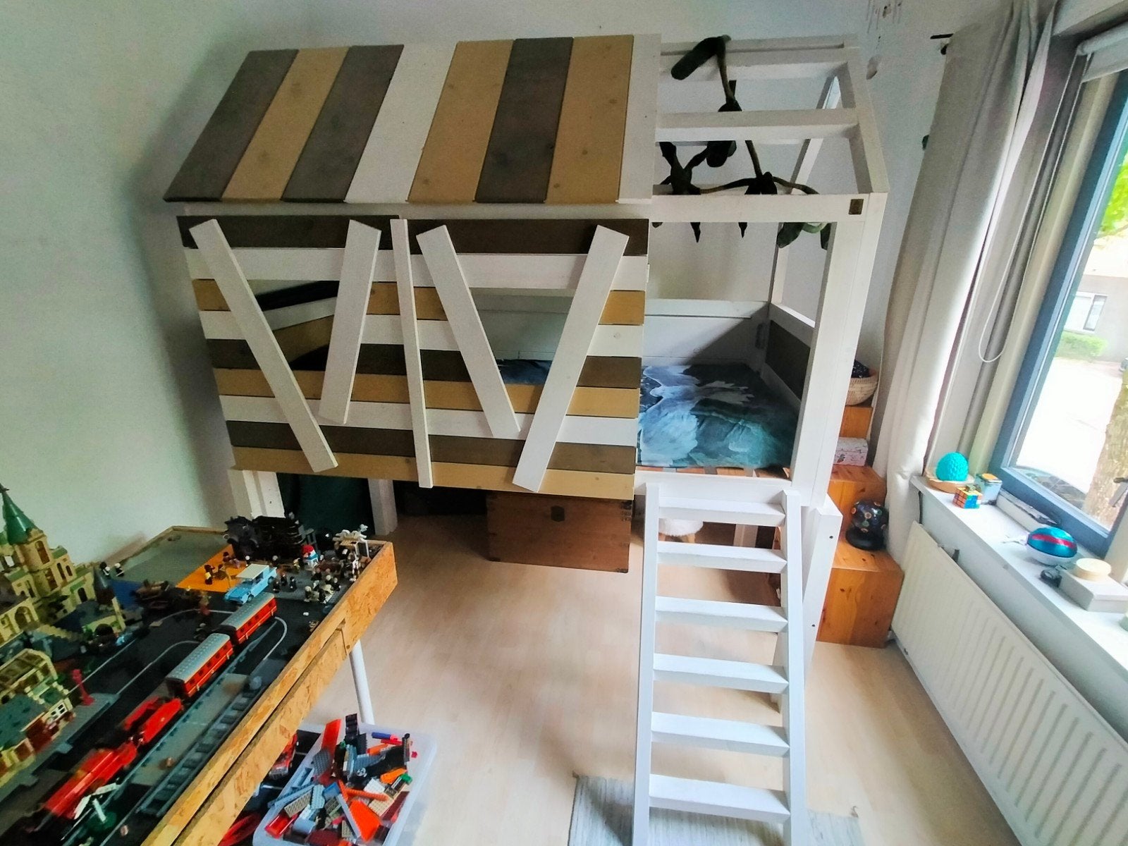 Houten bed huis, Ophalen, Hoogslaper