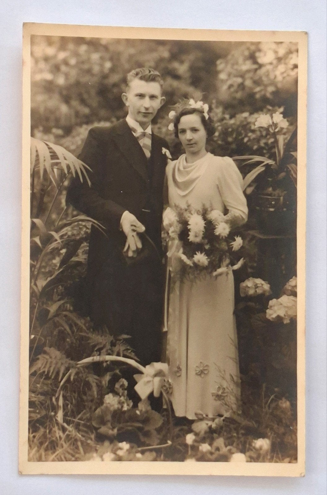 Fotokaart- portret- bruidspaar- bruid- bruidegom- bruidsjurk, Verzamelen, Ophalen of Verzenden, Voor 1940