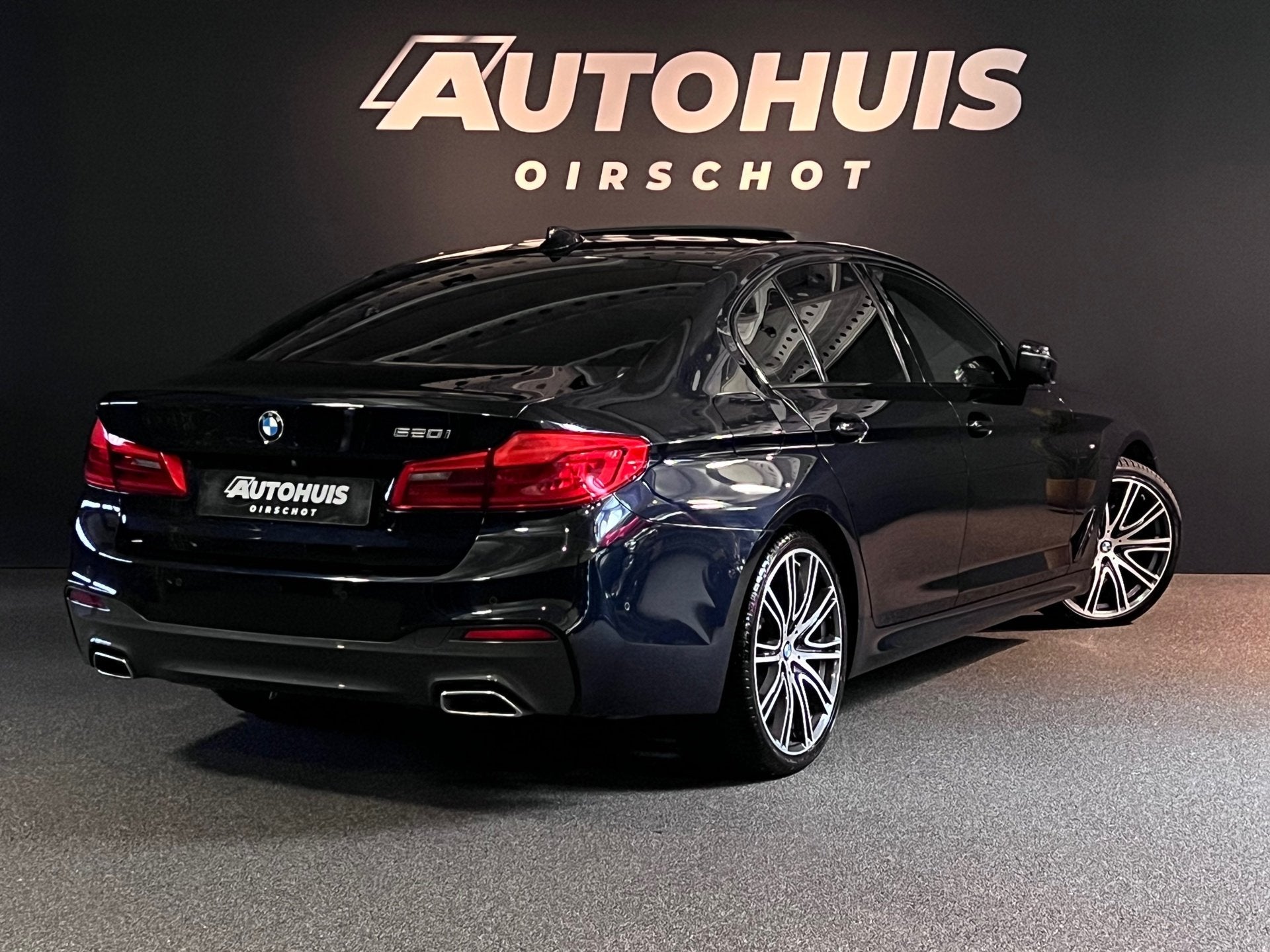 BMW 5-serie 520i High Executive Edition/M Pakket/Pano/Memory, Auto's, Automaat, 1998 cc, Achterwielaandrijving, Gebruikt